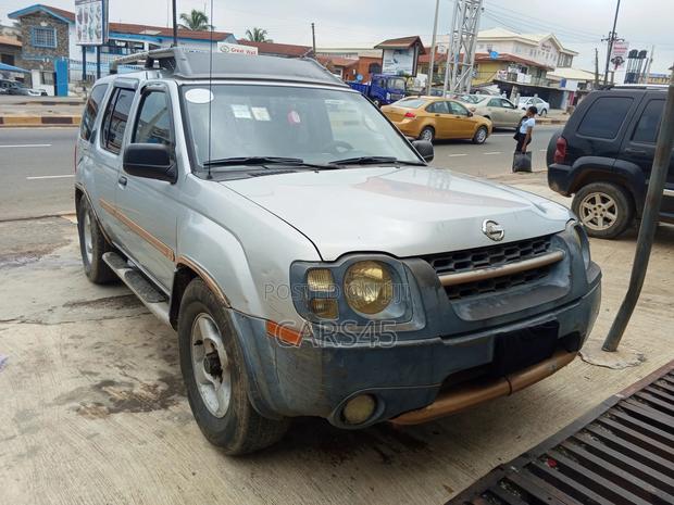 Nissan Xterra 2002 Silver
