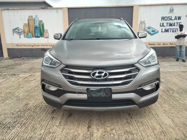 Hyundai Santa Fe 2018 Gray