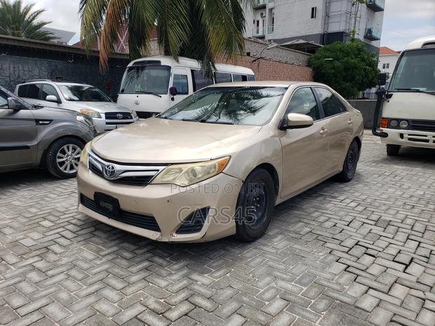 Toyota Camry 2012 Gold