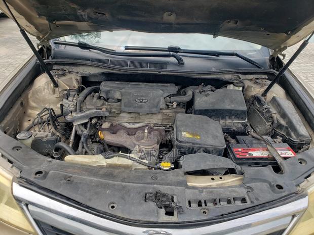 Toyota Camry 2012 Gold