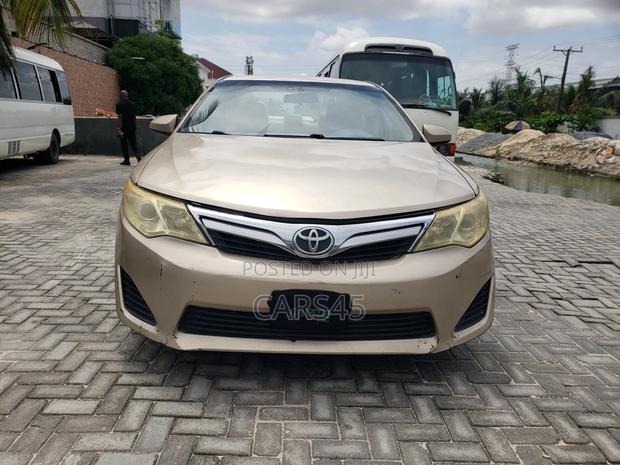 Toyota Camry 2012 Gold