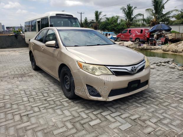 Toyota Camry 2012 Gold
