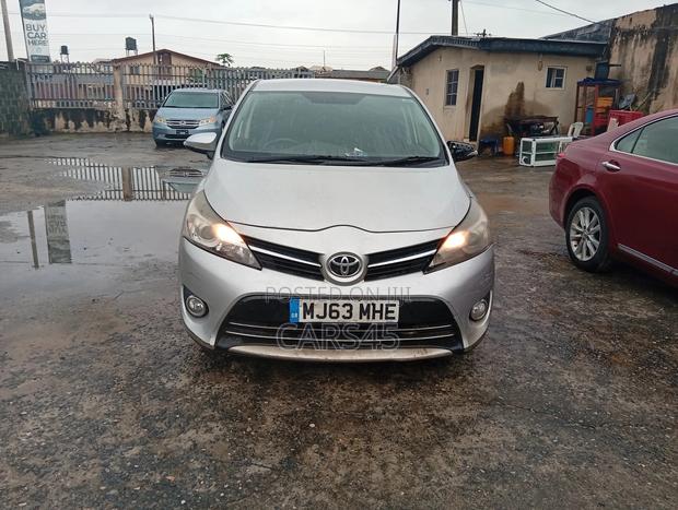 Toyota Verso 1.8 2013 Silver