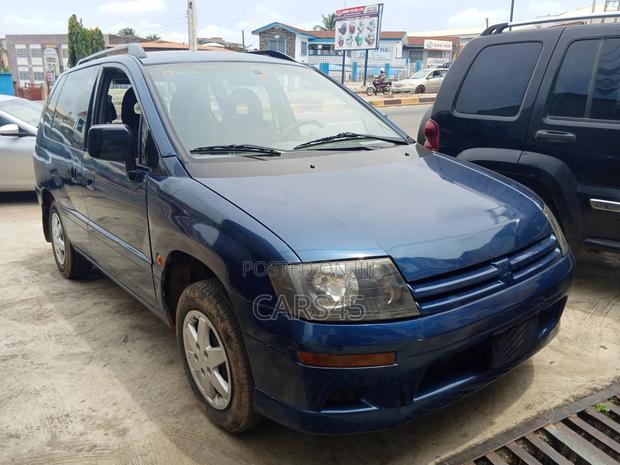 Mitsubishi SpaceRunner 2000 Blue