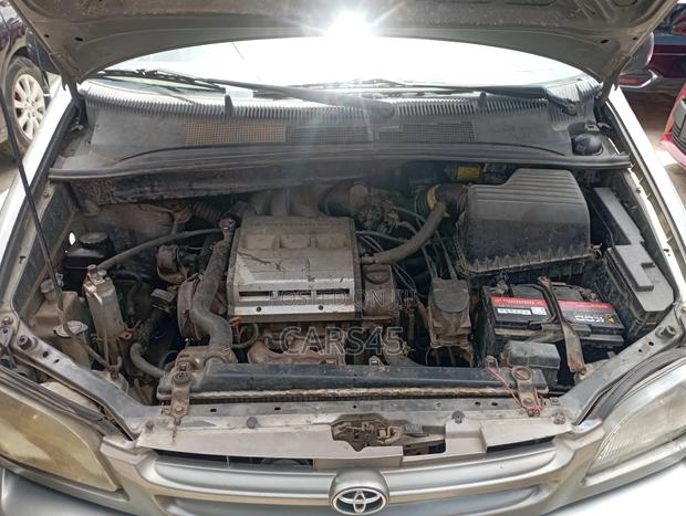 Toyota Sienna 1999 Gold