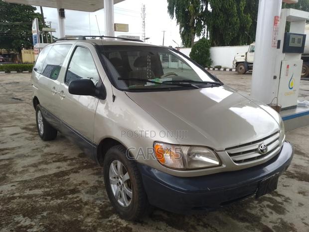 Toyota Sienna 2001 Silver