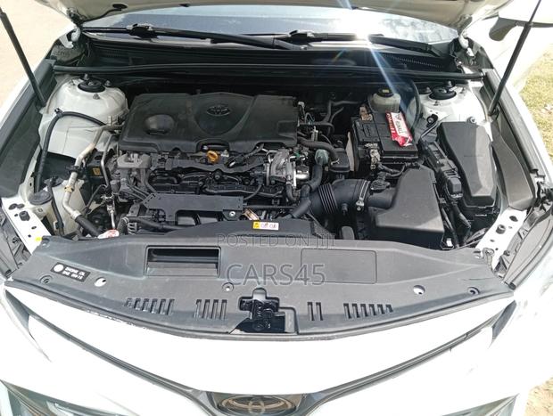 Toyota Camry 2018 White