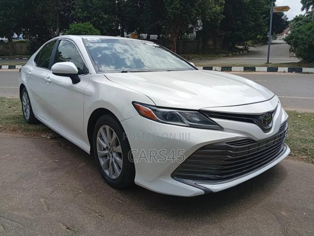 Toyota Camry 2018 White
