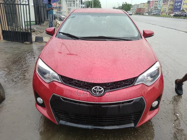 Toyota Corolla 2015 Red