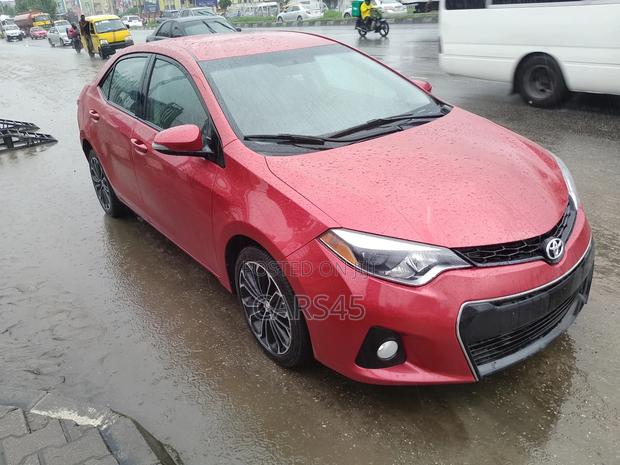 Toyota Corolla 2015 Red