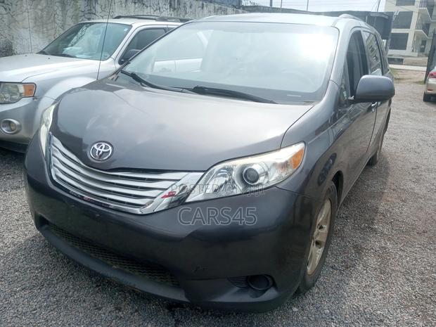 Toyota Sienna 2010 Gray