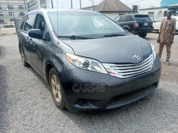Toyota Sienna 2010 Gray