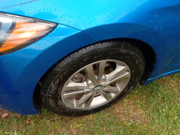 Hyundai Elantra 2017 Blue