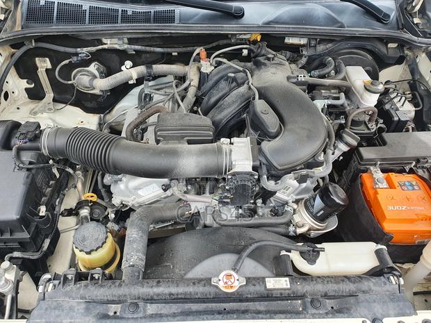 Toyota Hilux 2021 White