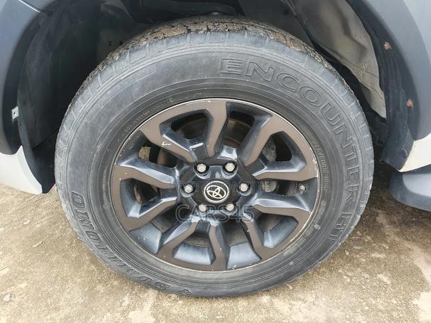Toyota Hilux 2021 White
