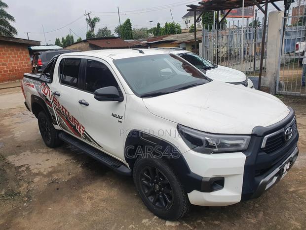 Toyota Hilux 2021 White