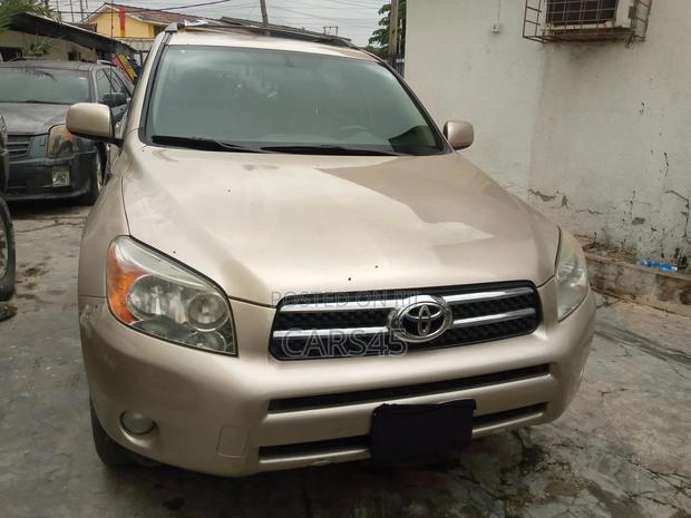 Toyota RAV4 2006 Gold
