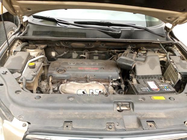 Toyota RAV4 2006 Gold