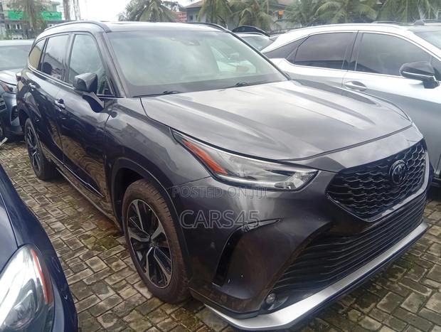 Toyota Highlander 2021 Gray
