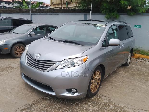 Toyota Sienna 2012 Gray