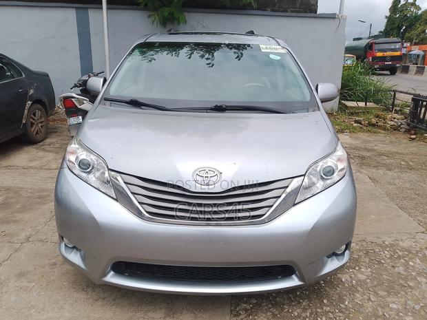 Toyota Sienna 2012 Gray