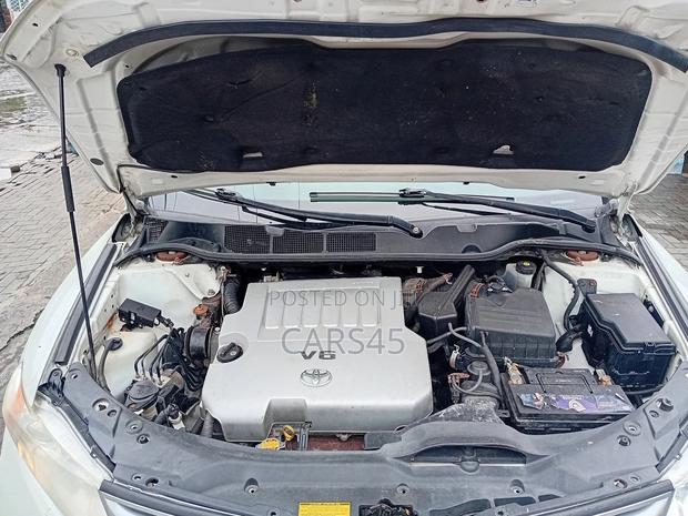 Toyota Venza V6 AWD 2010 White