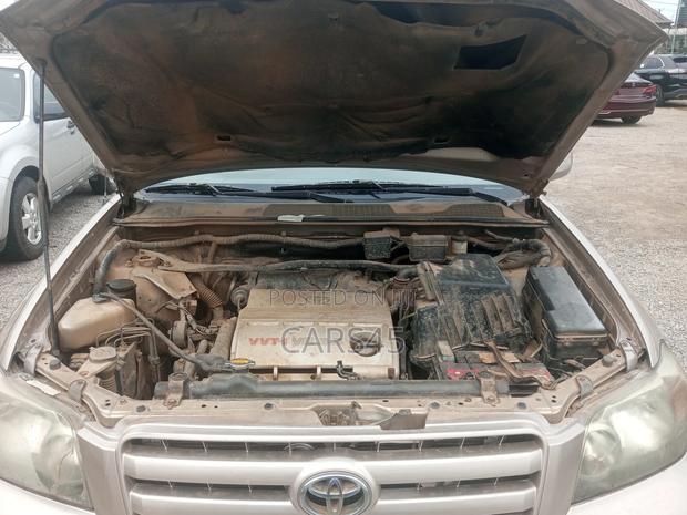 Toyota Highlander 2005 Gold