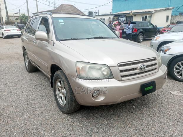 Toyota Highlander 2005 Gold