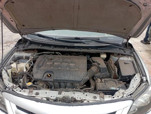 Toyota Corolla 2012 Silver