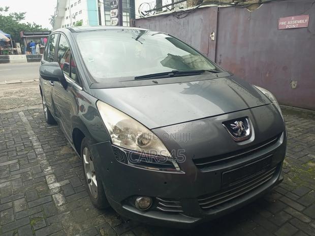 Peugeot 5008 2015 Silver