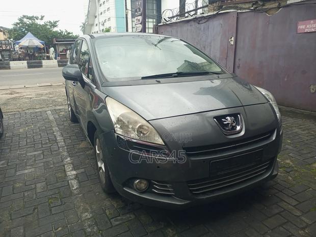 Peugeot 5008 2015 Silver