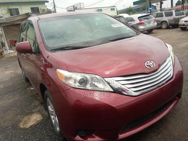 Toyota Sienna 2011 Red