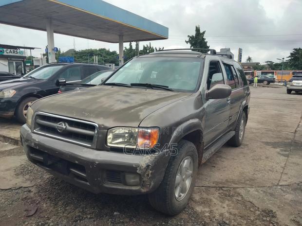 Nissan Pathfinder Automatic 2001 Gray