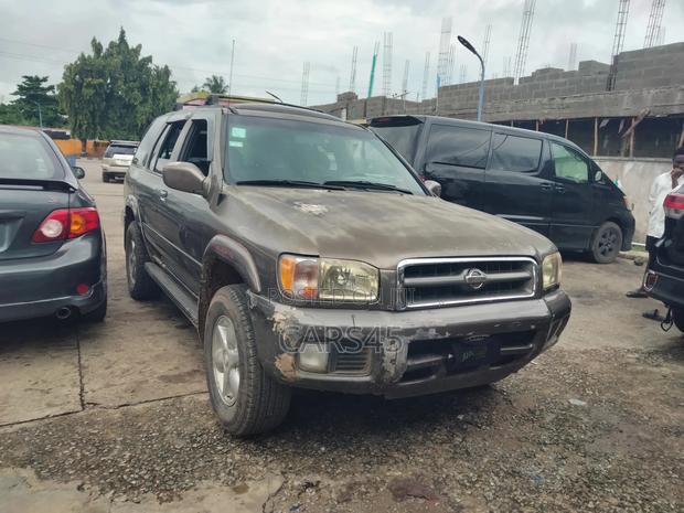 Nissan Pathfinder Automatic 2001 Gray