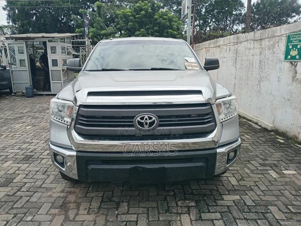 Toyota Tundra 2014 Silver