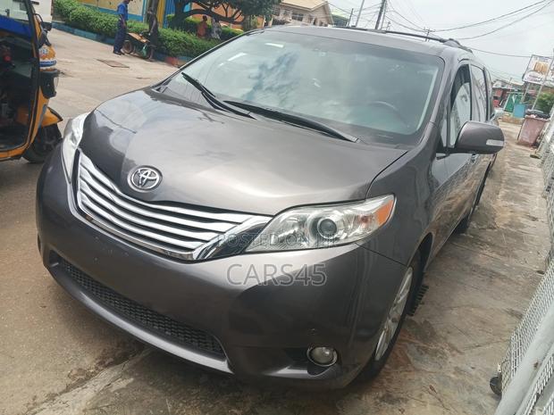 Toyota Sienna 2014 Gray