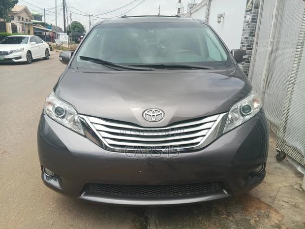 Toyota Sienna 2014 Gray