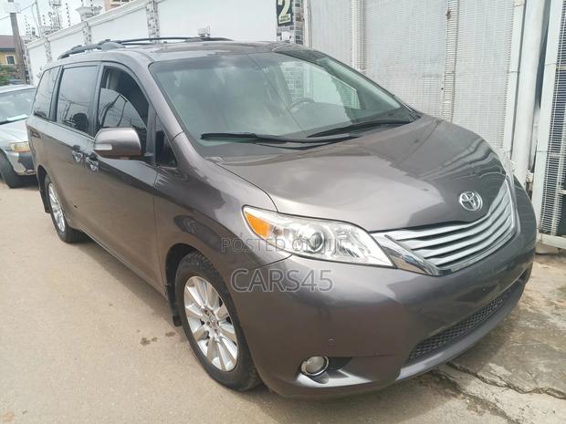 Toyota Sienna 2014 Gray