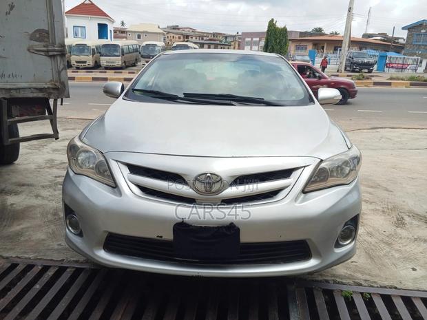Toyota Corolla 2012 Silver