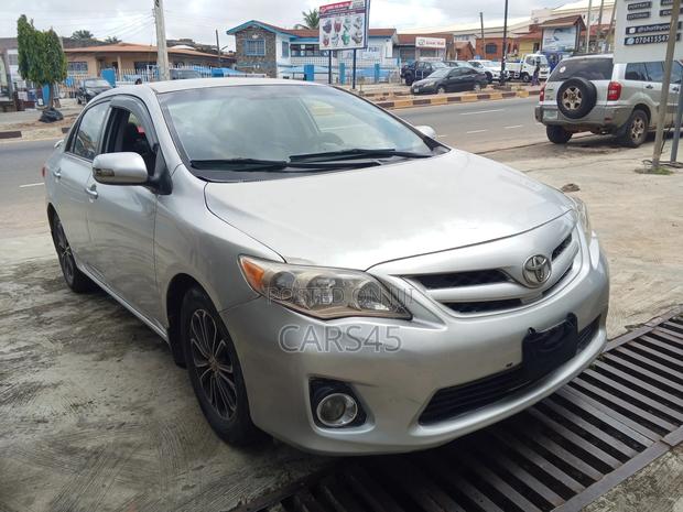 Toyota Corolla 2012 Silver
