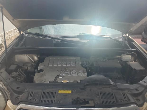 Toyota Highlander Limited 2010 Gold