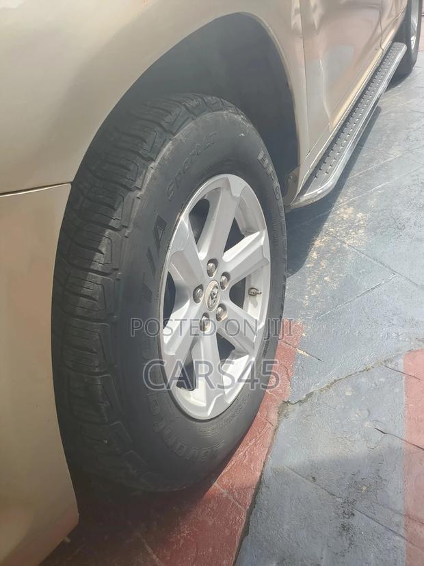 Toyota Highlander Limited 2010 Gold