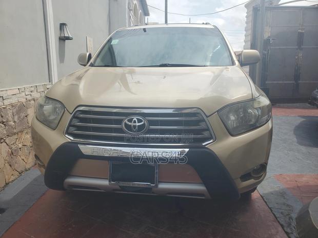 Toyota Highlander Limited 2010 Gold
