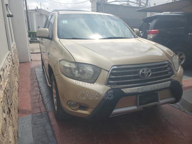 Toyota Highlander Limited 2010 Gold