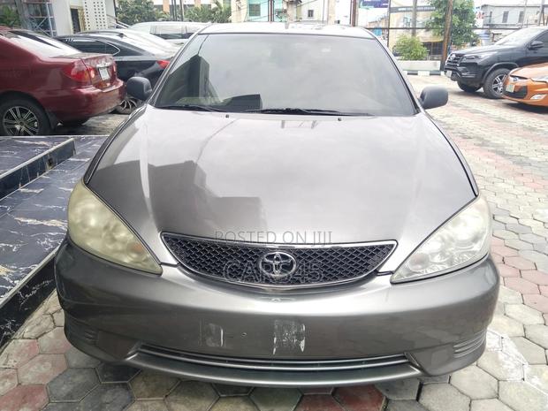 Toyota Camry 2005 Gray