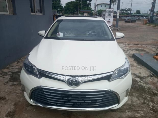 Toyota Avalon Limited 4dr Sedan (3.5L 6cyl 6A) 2014 White