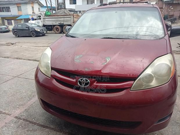 Toyota Sienna 2008 Red