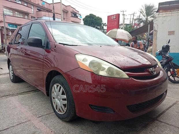 Toyota Sienna 2008 Red