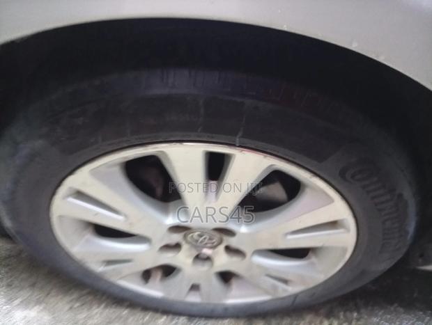 Toyota Avalon 2010 Silver