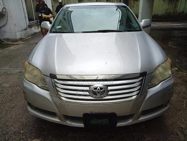 Toyota Avalon 2010 Silver